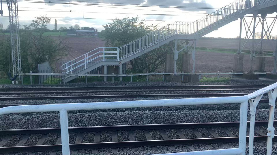 Millsy on Twitter "MillsyGoesSpotting GBRailfreight class 66 making