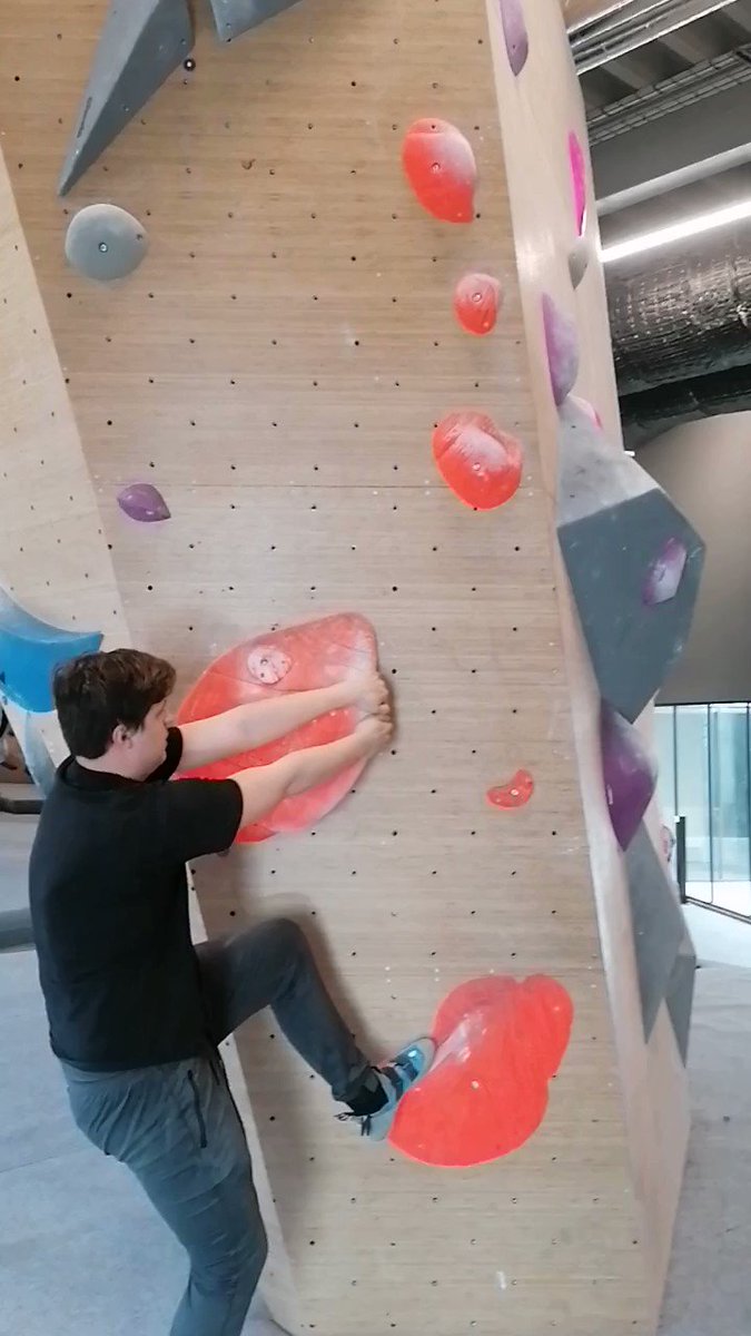 Doing rock climbing with some friends for the first time. We beat our first orange wich is the 4 hardest https://t.co/6LVCb9cj2T