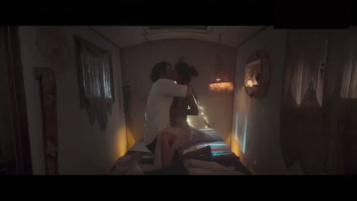 Pınar Deniz allures with her body