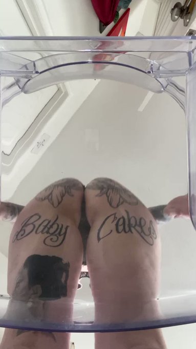 Who wants to be the chair? https://t.co/xp4wSbBk37<a href="/tag/brat"class="tags"><span>#brat</span></a>