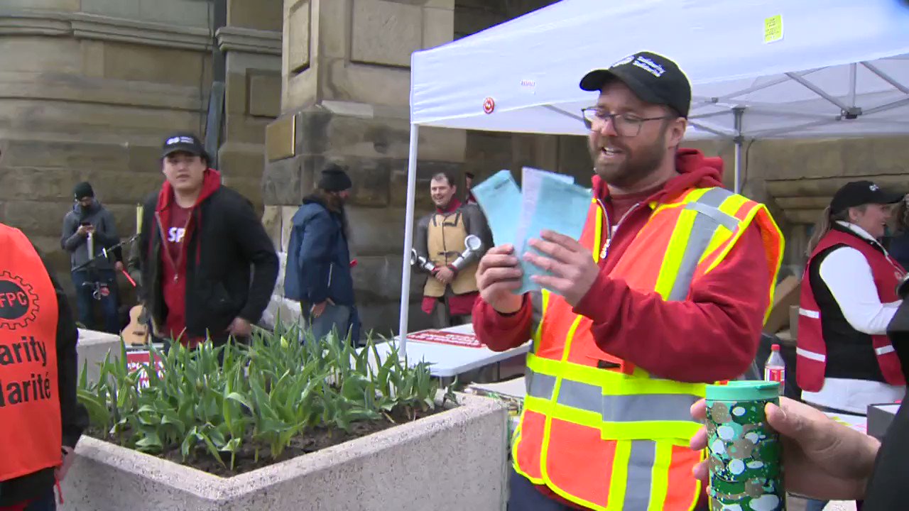 Mackenzie Gray on Twitter "PSAC set up a hot dog stand right outside