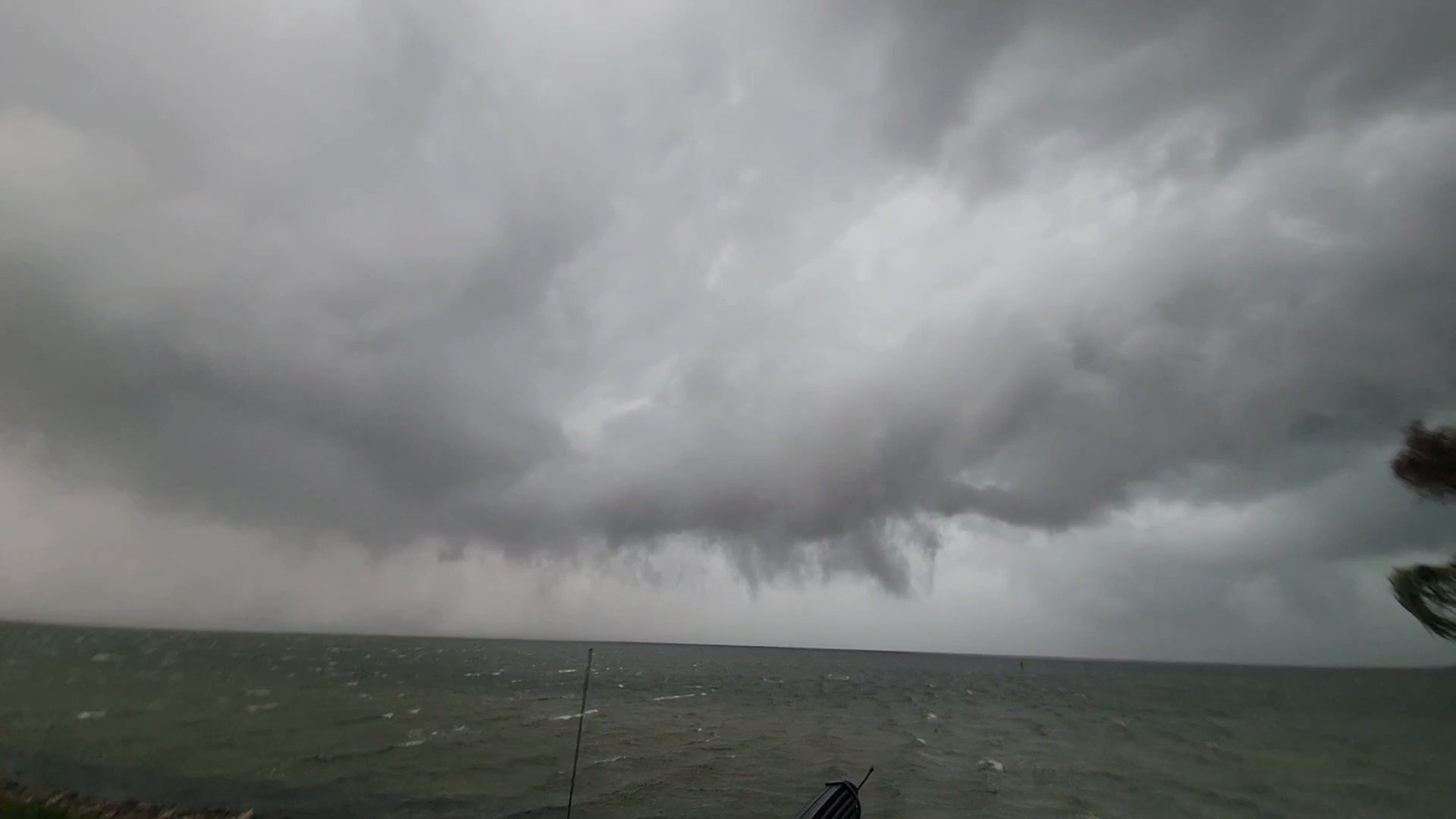 Mike's Weather Page on Twitter "Underneath a Tornado Warning in Cocoa Beach, FL. https//t.co