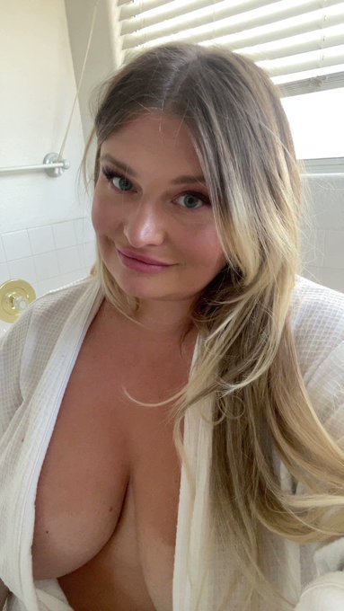 Make sure you join my onlyfans to see all of my hot new content! https://t.co/DfnMSRDn2y https://t.c