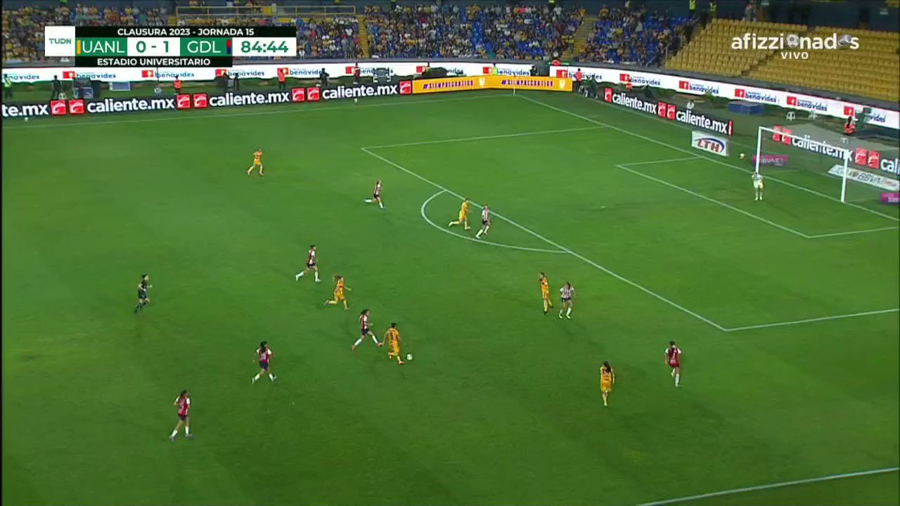 ¡¡¡G⚽⚽⚽L!!! 

La 🎩 'Maga' Ovalle generó su propio espacio, para mandar el balón a la redes y empatar el partido. 

#VamosPorEllas👊🏽”