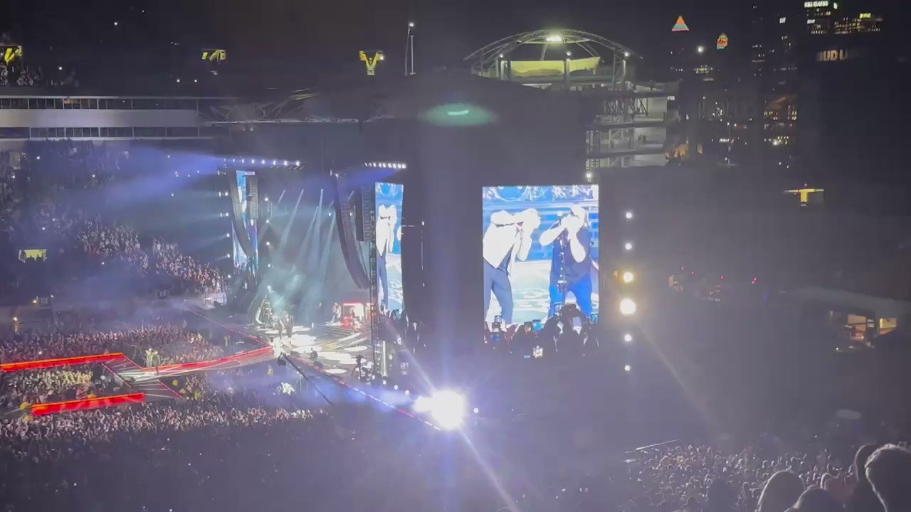 Nick Maraldo on Twitter "OH HELL YEAH Kenny Pickett and Luke Combs