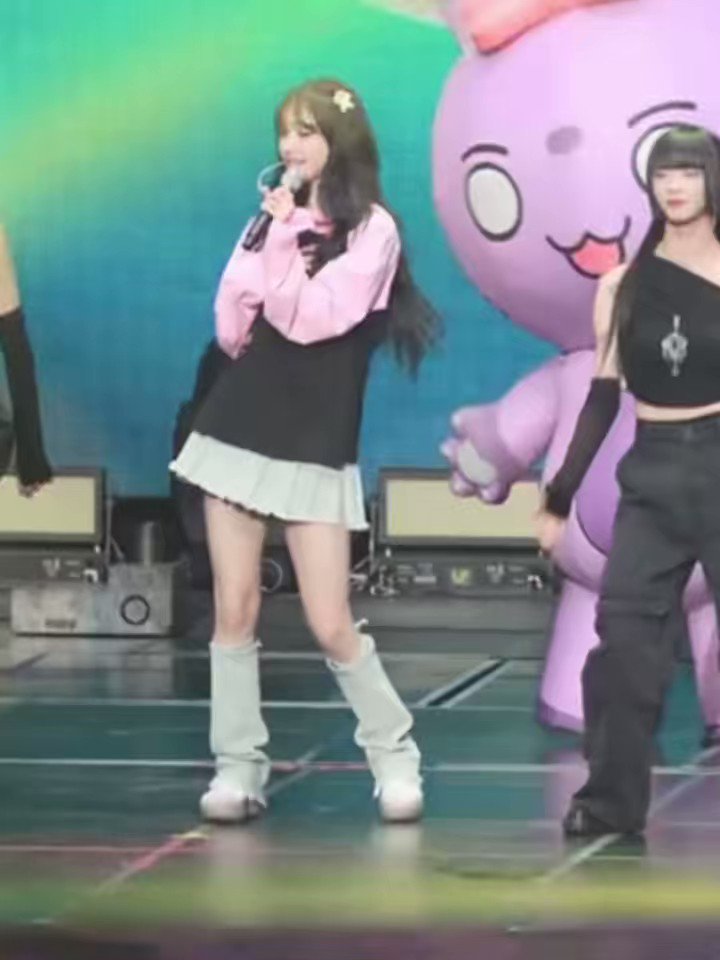 [閒聊] 在演唱會上cover多團舞蹈的aespa Karina