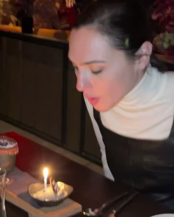 Gal Gadot Brasil · Fansite on Twitter "🎥 Gal Gadot celebrando seu