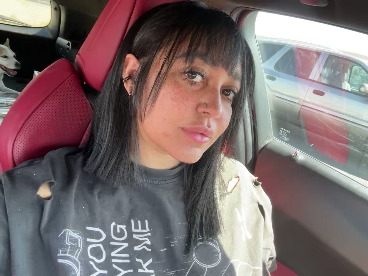 Emi Cheree Vlasenko on Twitter: "I cut my hair btw"