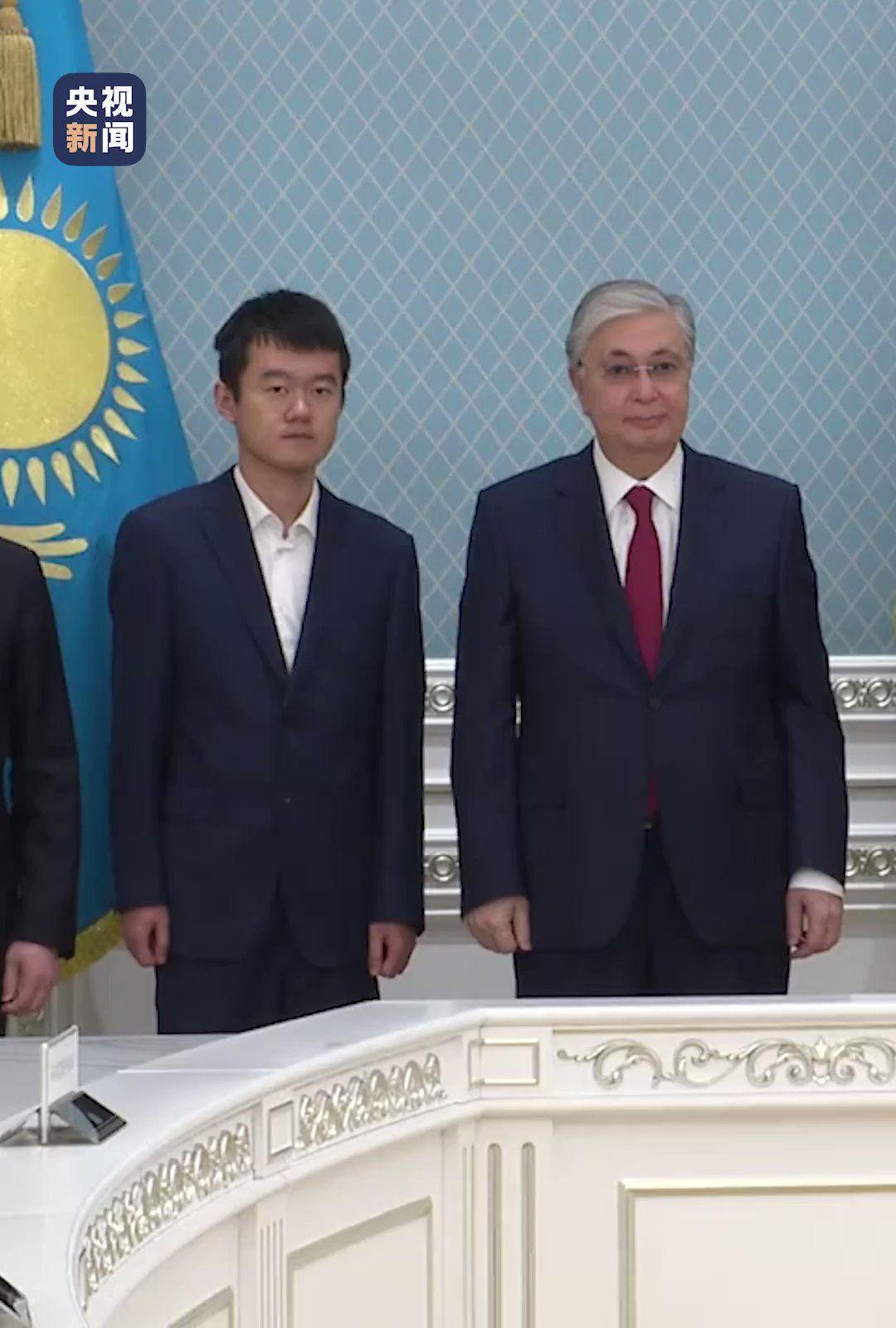 The president of Kazakhstan congratulated Ding Liren in Chinese