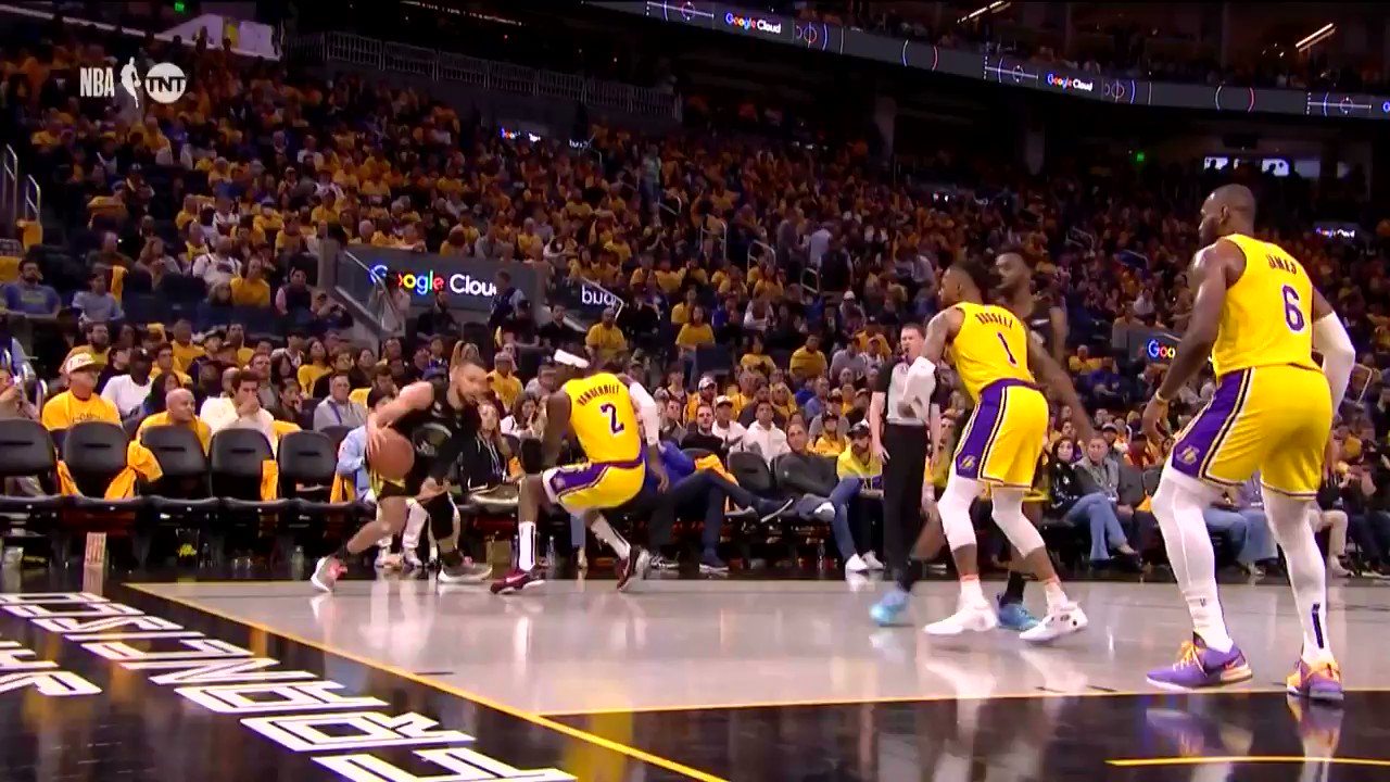 [情報] AD 不小心把球點進籃框  Looney+2分