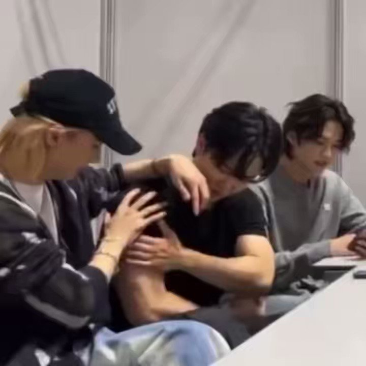 Daily Hyunho On Twitter The Way They Couldnt Keep Their Hands Off His