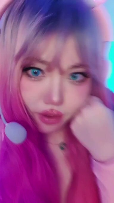 #ahegao what is that remix :D ?? #YOLO #kawaii https://t.co/oQ1WKaJil7