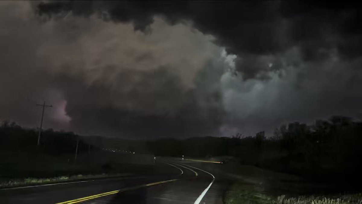 Storm chaser jaden pappenheim on twitter this tornado was a