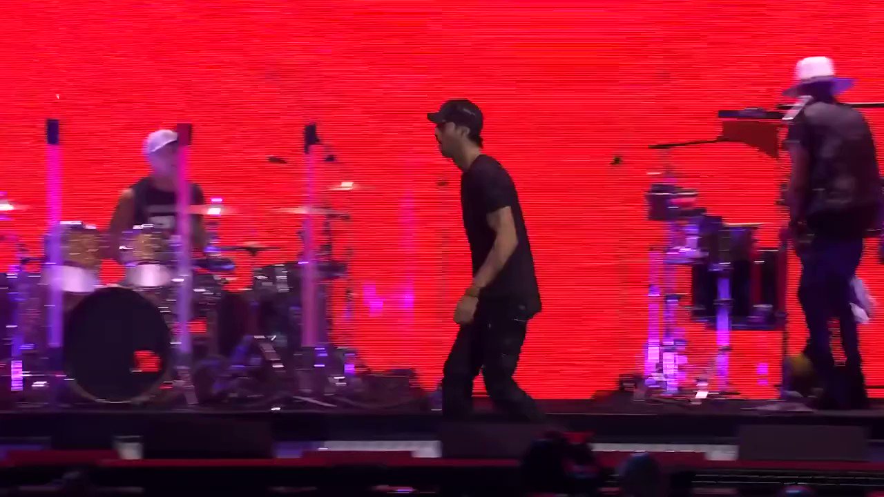 Happy 48th birthday, Enrique Iglesias. The sexiest man alive! 