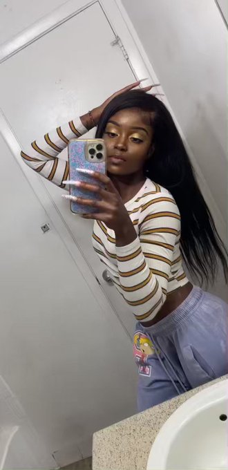 Hit my dm for FaceTime sessions ❤️ it&rsquo;s been a min and I have some time to kill https://t.co/h86brwD<a href="/tag/iwantkandie"class="tags"><span>#iwantkandie</span></a>