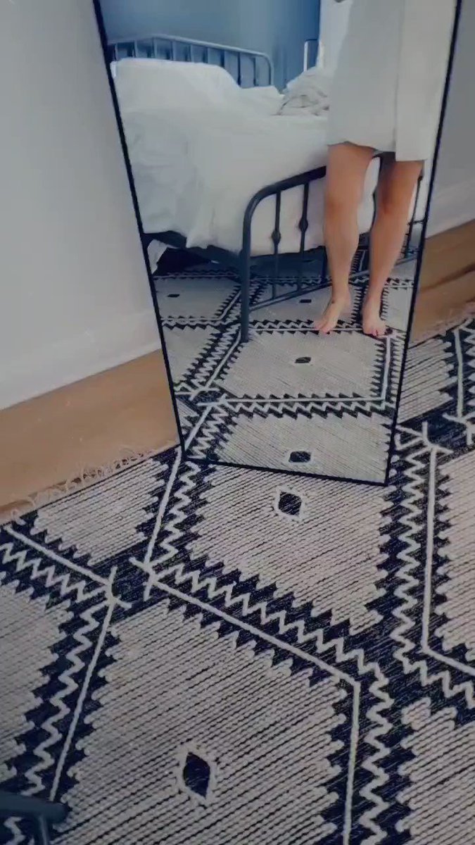 CoyWilder 😇 on Twitter "Would you lay me on the bed and have your way? 😱"