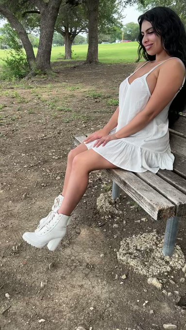 Beautiful day at the park 😁❤️ https://t.co/HWWXJH6NoB