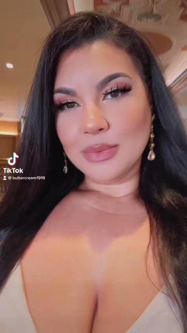 Are you following me on TikTok? ????? #ButterCream19 #bbw #Curves https://t.co/LWlMohO3W6