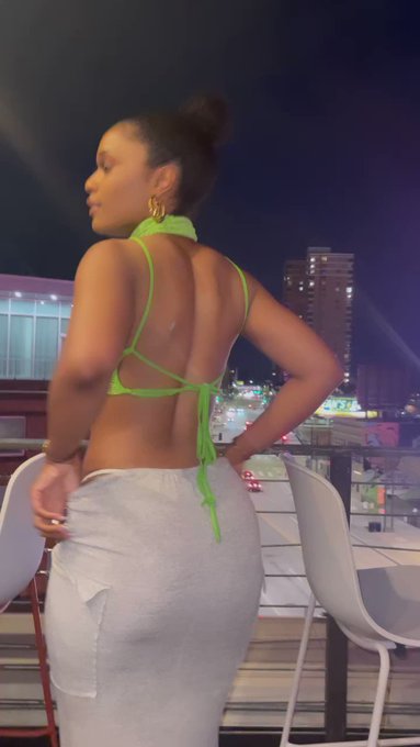 Let me be your distraction https://t.co/DdxAgtqyHA