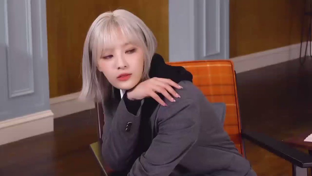 moonsua clips on Twitter: "She's so handsome and she knows it #moonsua ...