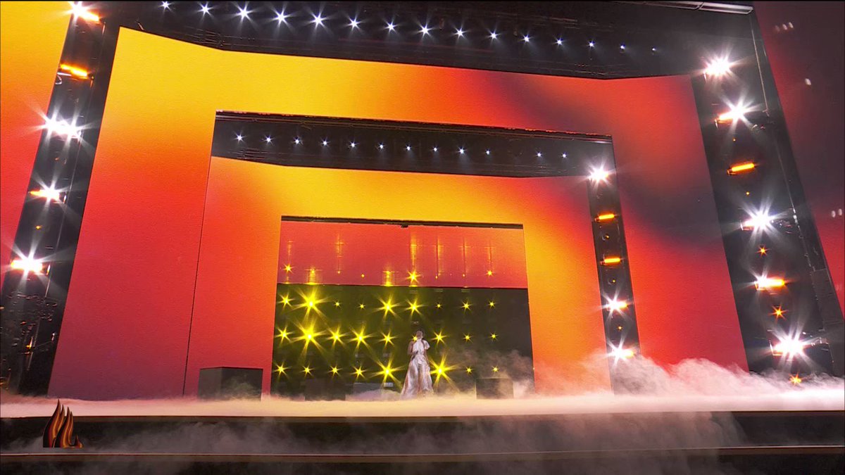 Les Flammes on Twitter: "Fadily Camara, première host de l'histoire de