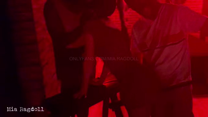 Being used in the dungeon by two bad guys 🖤  Siendo usada en la mazmorra por dos chicos malos  @Ivanhardx2<a href="/tag/deepthroat"class="tags"><span>#deepthroat</span></a><a href="/tag/throatjob"class="tags"><span>#throatjob</span></a>