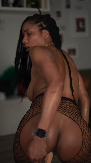 Hope yesterdays video gets you off.   I&rsquo;m uploading it now https://t.co/8ZjUIMGP1R