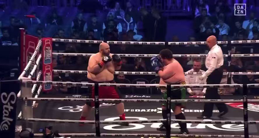 RT @TheArtOfWar6: Tyson Fury vs Kelvin Gastelum in 10 years time 

 https://t.co/7M0tdKuDTv