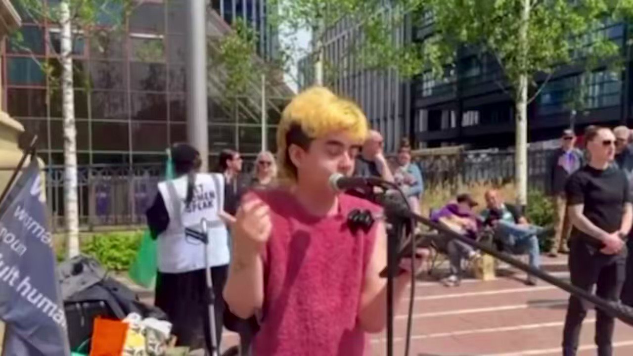 Amy Sargeant On Twitter The Moment A Brave Trans Man Spoke amy-sargeant-on-twitter-the-moment-a-brave-trans-man-spoke