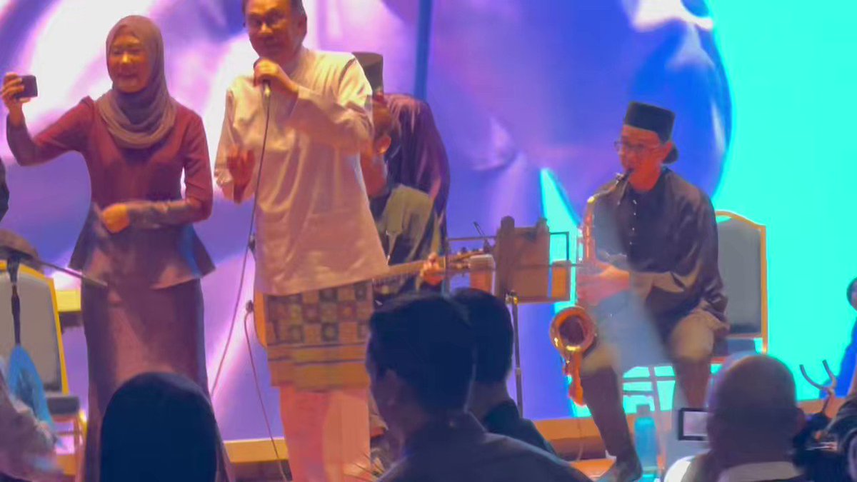 Melissa Goh On Twitter So This Is The Famous Song Azizah By The 