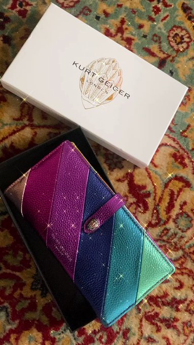 My new Kurt Geiger wallet 😻👩🏻‍🦰
Beautiful gift 🎁 from my loyal slave @ReticulumZeta 💸🎉

Super gorgeous