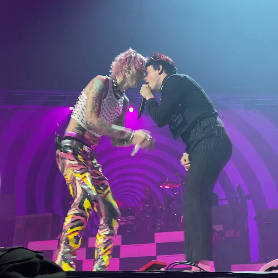 mgkmagic on X: "meanwhile machine gun kelly and yungblud https://t.co/wnoc0xeAf9" / X