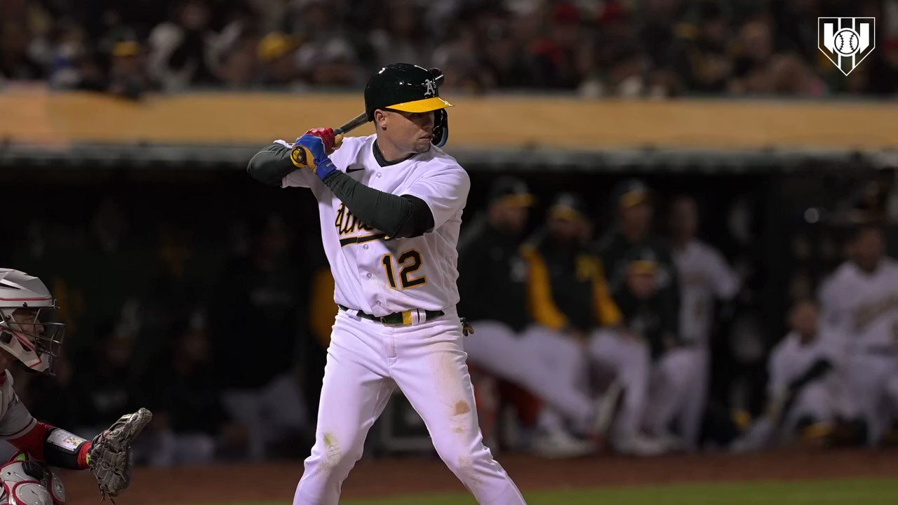 A's Aledmys Díaz raises autism awareness with different batting gloves