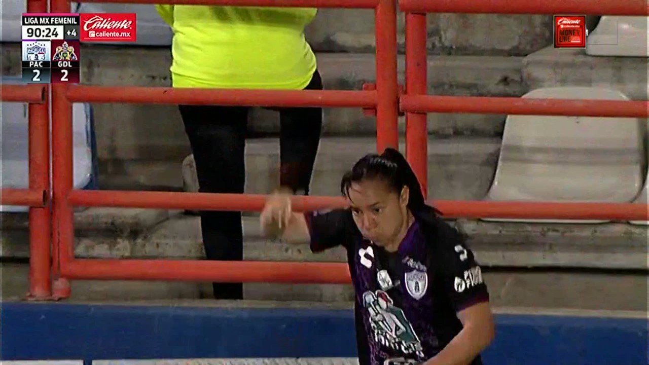 ¡¡¡G⚽LAZ⚽!!!

De 👟 ‘taconcito’, así marcó el doblete la 🇪🇸 española, Jennifer Hermoso, que le dio el tercer gol a las Tuzas.

#VamosPorEllas👊🏼”