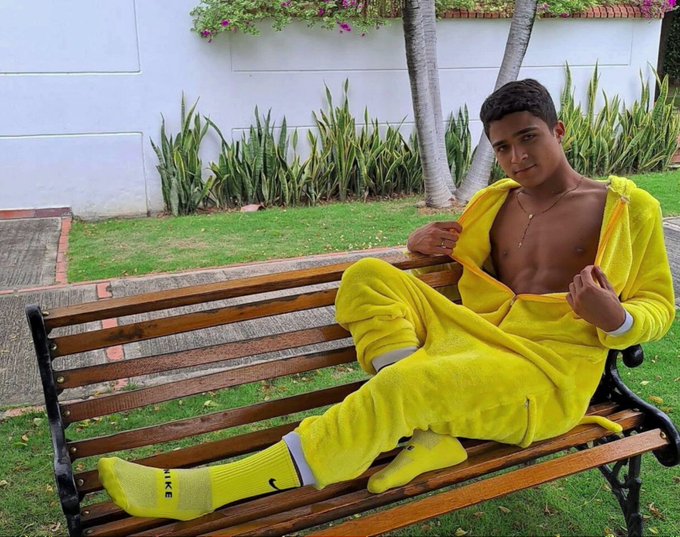 Let's cozy up! #JockMenLive 
@RainWillians 
https://t.co/gBo8vt19bv #gay #hottie #hunk https://t.co/