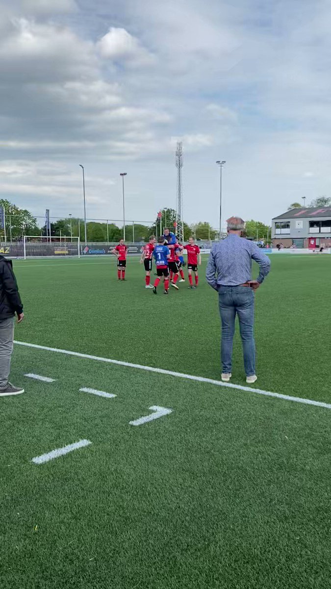 En dan een publiekswissel voor onze Karsten van der Velde na heel veel trouwe jaren heeft hij besloten om zijn schoenen aan de wilgen te hangen! 
Karsten bedankt!