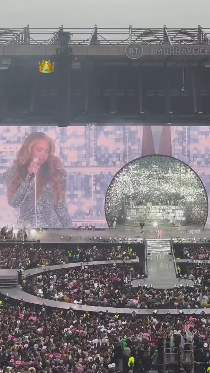 BEYONCÉ FANS on Twitter "RT BeyLegion Beyoncé performing in a new costume tonight in 