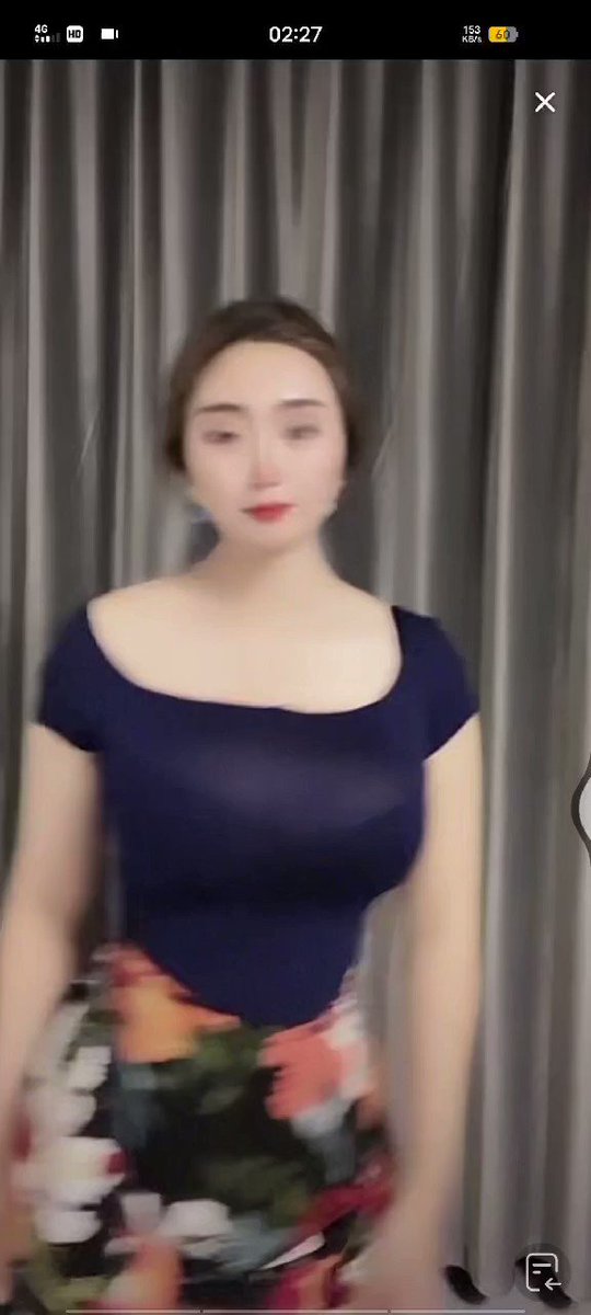 抖音直琳铛播擦边舞蹈    