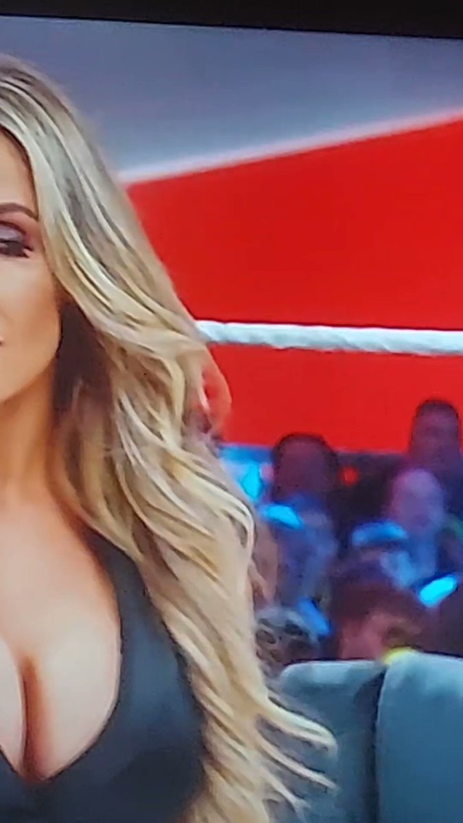 Becky Lynch went in on Trish Stratus tonight. With a throwback to one of Vince's worst moments in women's wrestling. Bark like a dog bitch, woof woof! #wweraw #NightOfChampions #wwe https://t.co/U6zsWZ8ktg