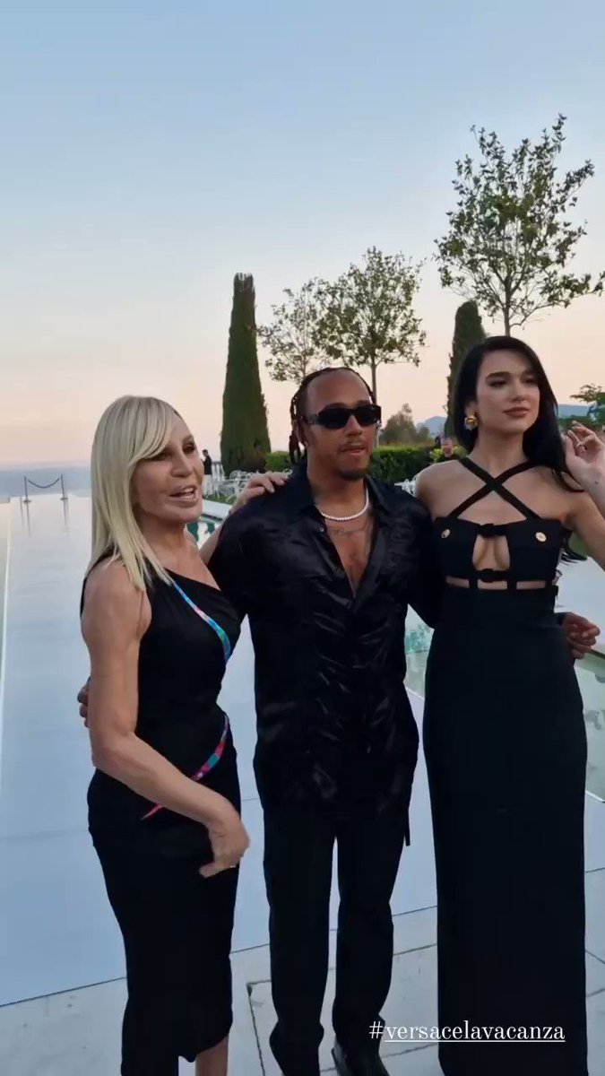 RT @fastpitstop: Lewis Hamilton with Donatella Versace and Dua Lipa
https://t.co/gPSLurjK5f