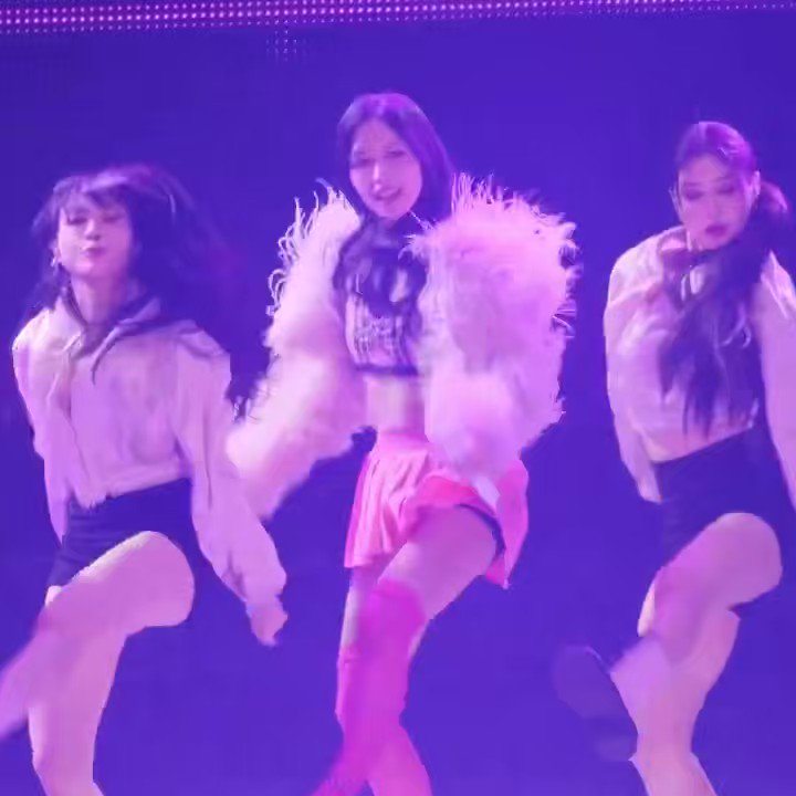 momo's bf (real)꩜ 🦝 (@auriicchioo) / Twitter