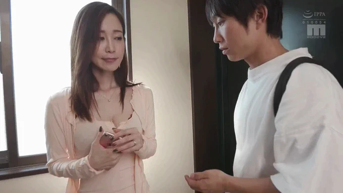 篠田ゆう 透け透けティバックでウロウロされると・・・目のやり場に困ります💞