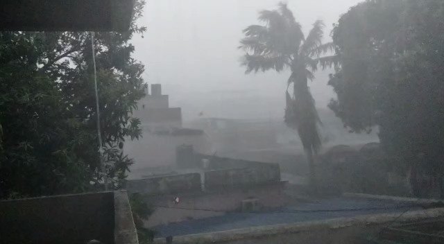 cyclone-analysers-on-twitter-again-night-fall-in-dhanbad-as-a