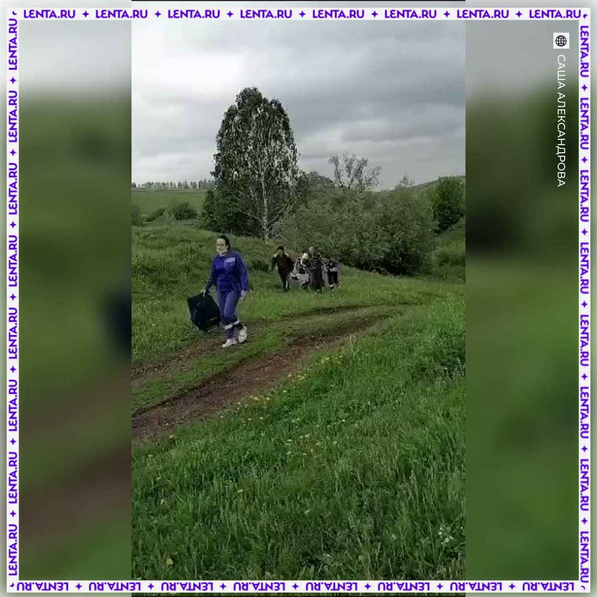 Лента.ру on Twitter: \"Пациента пришлось везти на садовой тачке до ...