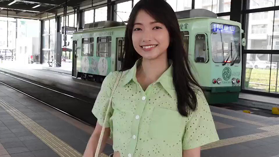 玲ページ 櫻坂46大園玲1st写真集『半分光、半分影』【公式】発売中