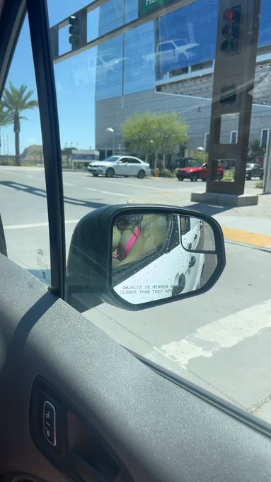 how&rsquo;s the view 💗 https://t.co/nFThlqKWQI