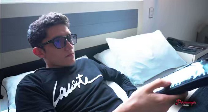 Pornmonger Colombia’s pics and videos