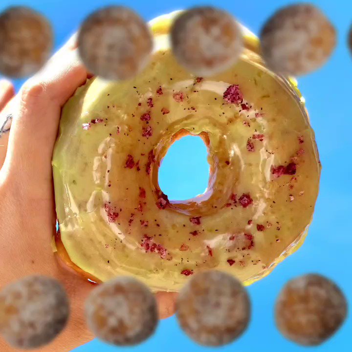 Lime Margarita on the counter, and it's not even National Doughnut Day (NDD) until tomorrow?!
#SANTABROUGHTITEARLY https://t.co/OzunFwjY52