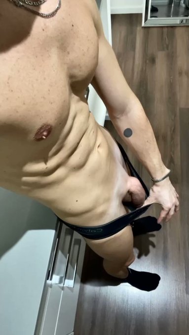 going to Madrid next week 🔥🇪🇸 want to hang out? @TwunkBoys https://t.co/WWcXNaFBfa