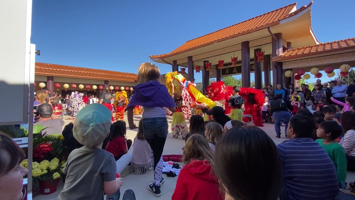 Chinese New Year is one of my favorite times of the year.

This was the dragon dance in Austin just before COVID hit in March 2020, where one of the performers was shooting fire out of the dragon's mouth. https://t.co/rG9MdICpN9 https://t.co/biJswAmrJi